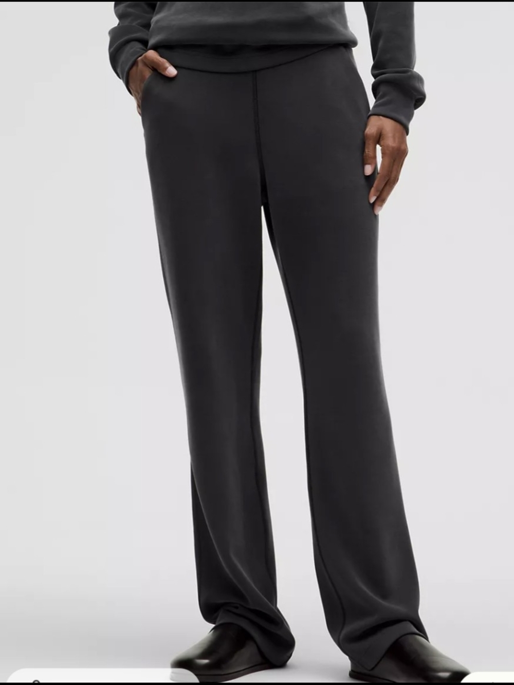 Softstreme High-Rise Straight-Leg Pant
Regular